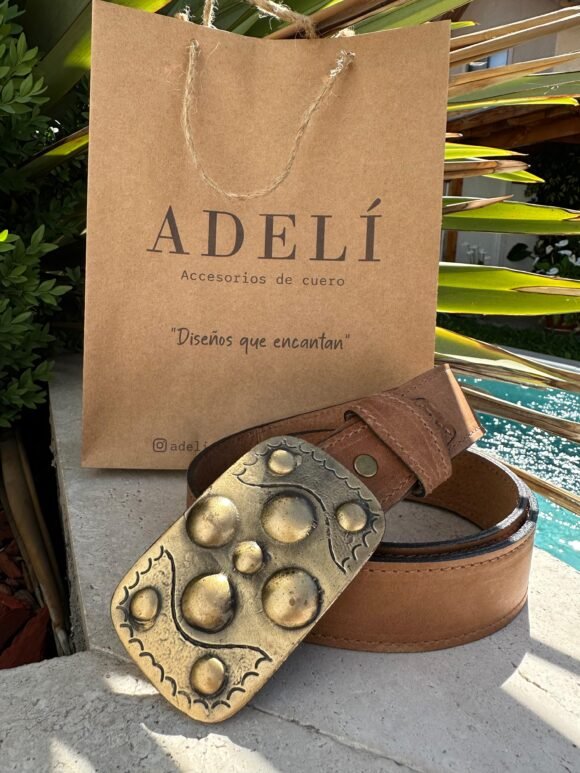 Hebilla diseño burbuja cuero camel