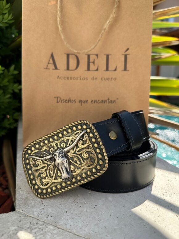 Hebilla diseño toro rectangular cuero negro