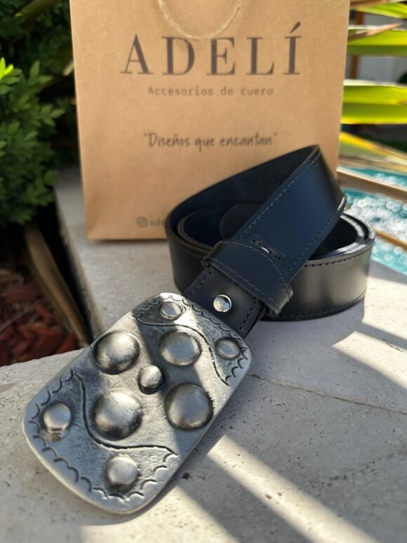 Hebilla diseño burbuja cuero negro