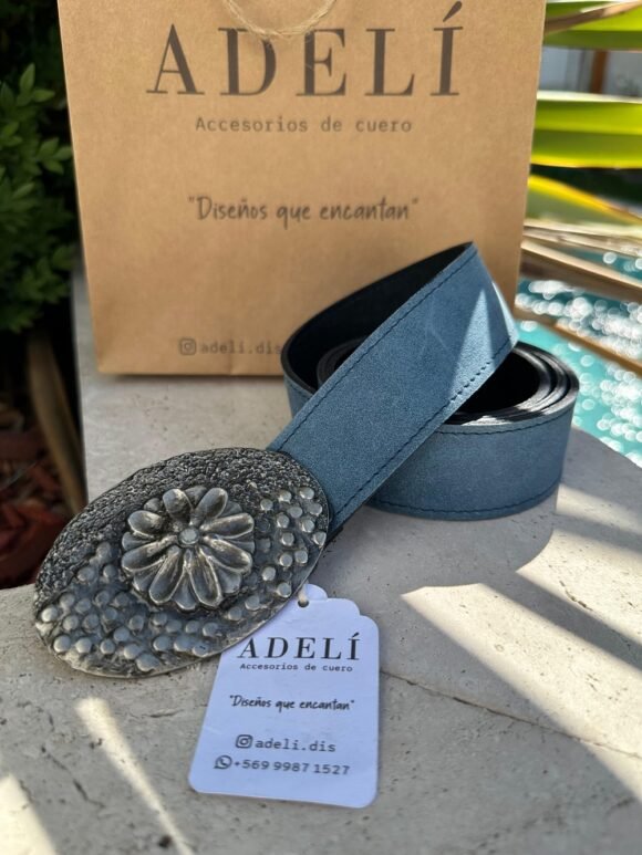 Hebilla diseño flor cuero azul piedra