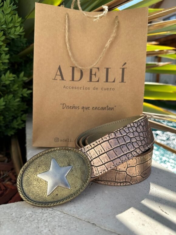 Hebilla diseño estrella ovalada cuero cobre relieve