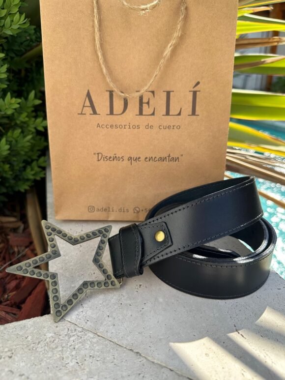 Hebilla diseño estrella cuero negro
