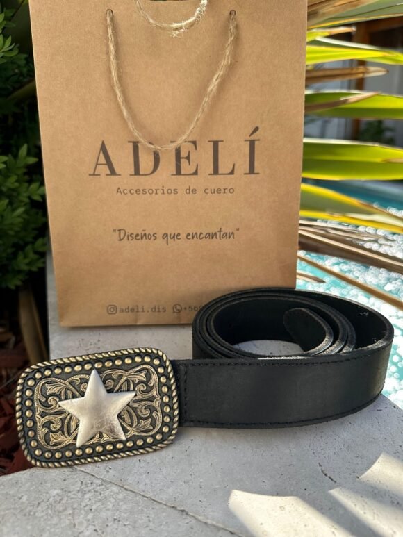 Hebilla diseño estrella relieve cuero negro