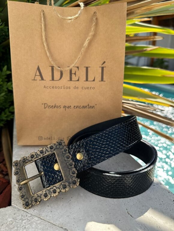 Hebilla diseño flores cuadrado cuero negro