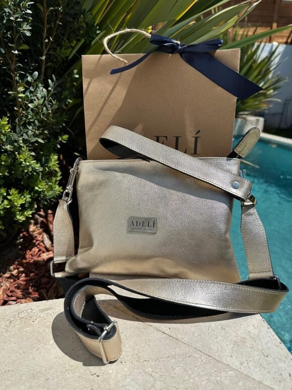 Cartera cuero dorada